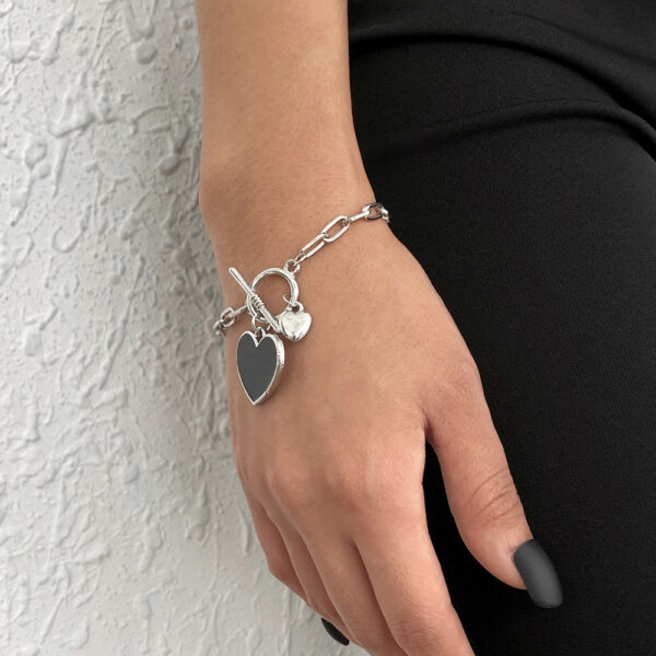 Pulsera Con Hebilla Y Corazón Negro ** - Imagen 3
