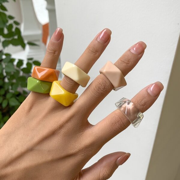 Anillo De Acrlico Caramelo Color Beige - Imagen 2