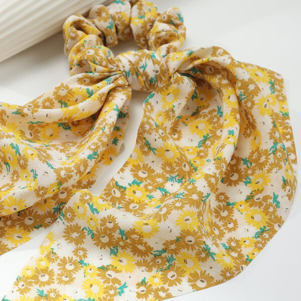 Scrunchie Con Coleta Plisada De Cola Larga Floral Amarillo ** - Imagen 4