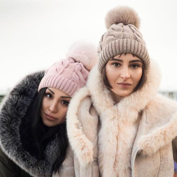 Gorro De Lana Con Pompón Blanco - Imagen 2