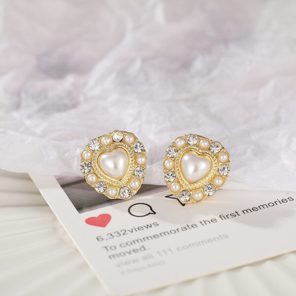 Aretes Dorado De Forma De Corazón Con Perlas°