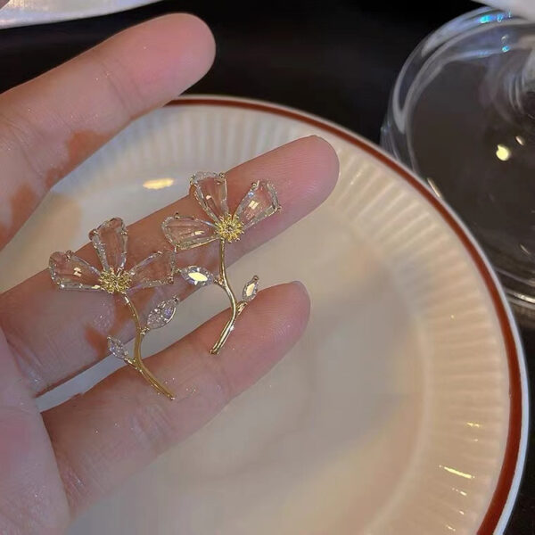 Aretes De Flor Simple Transparente Enchapado