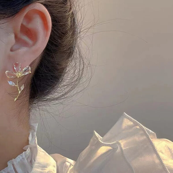 Aretes De Flor Simple Transparente Enchapado - Imagen 2