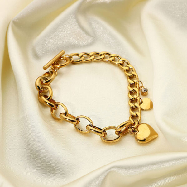 Pulsera De Hebilla Con Corazón De Acero Titanio Chapado - Imagen 3
