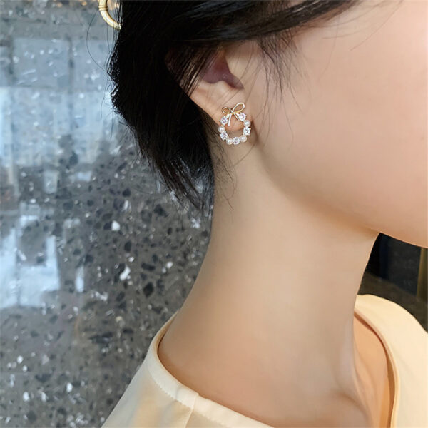 Aretes De Lazo Pequeño Con Círculo° - Imagen 2