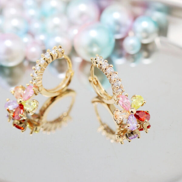 Aretes Altheda De Latón Baño De Oro 18K - Imagen 3