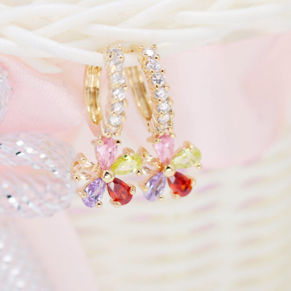 Aretes Altheda De Latón Baño De Oro 18K - Imagen 5