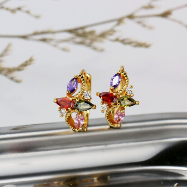 Aretes Bianca De Latón Baño De Oro 18K - Imagen 5