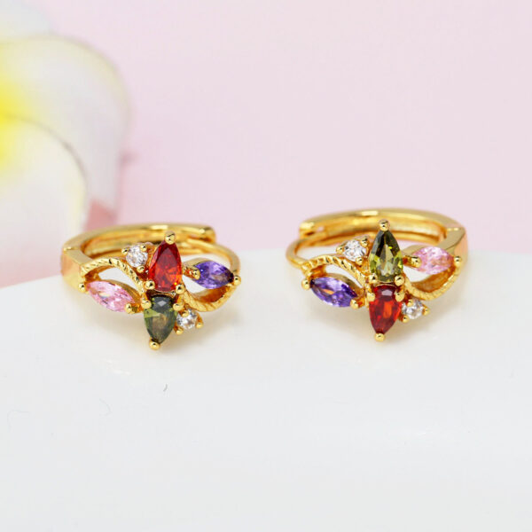 Aretes Bianca De Latón Baño De Oro 18K - Imagen 4