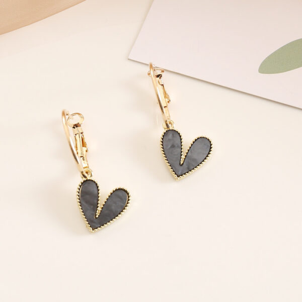 Aretes De Corazón Negro