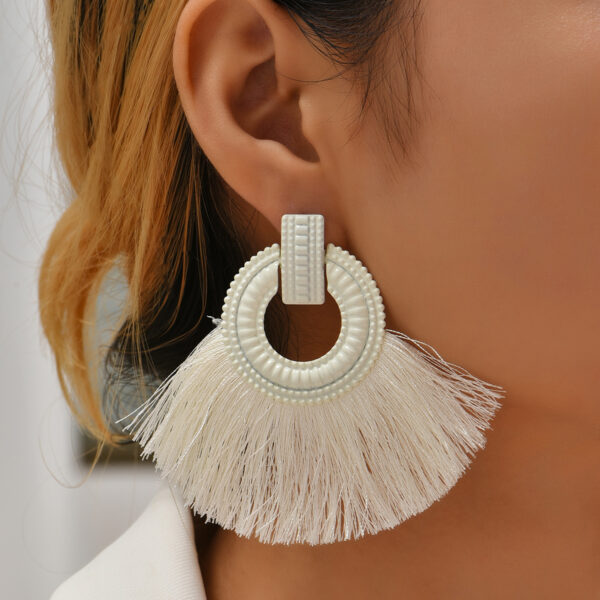 Aretes Estilo Etnico Negros Con Borla - Imagen 3