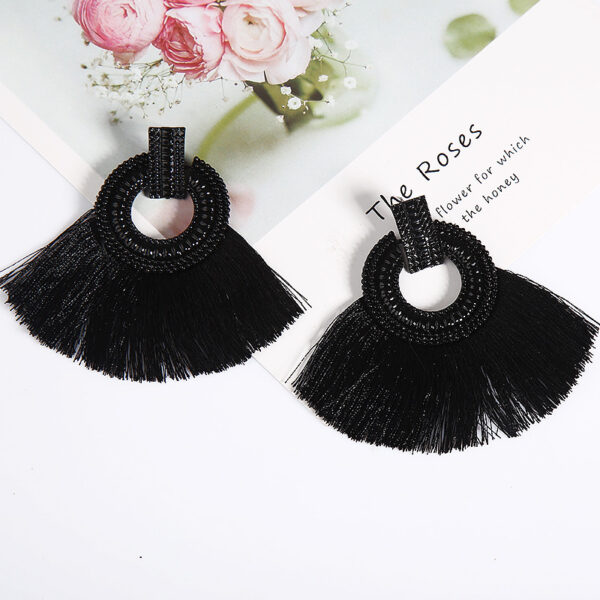 Aretes Estilo Etnico Negros Con Borla