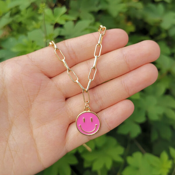 Collar Con Cara Sonriente De Color Rosa