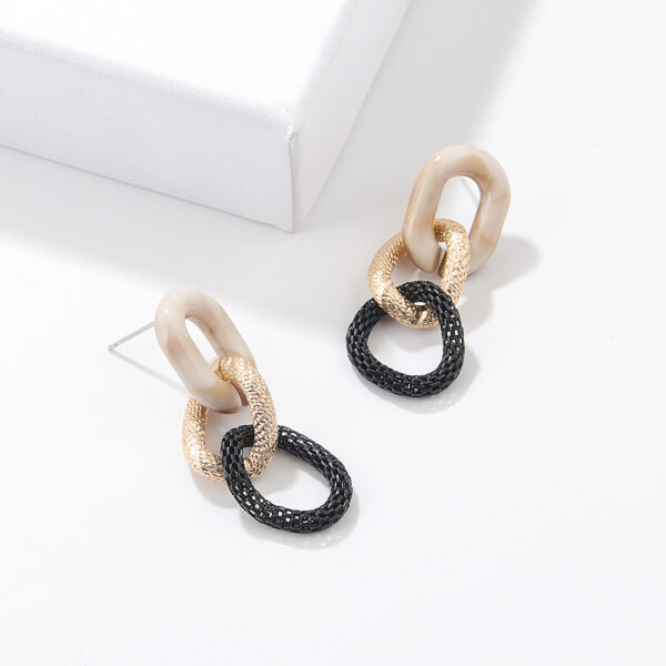 Aretes Huecos Asimétricos De Aluminio Negros