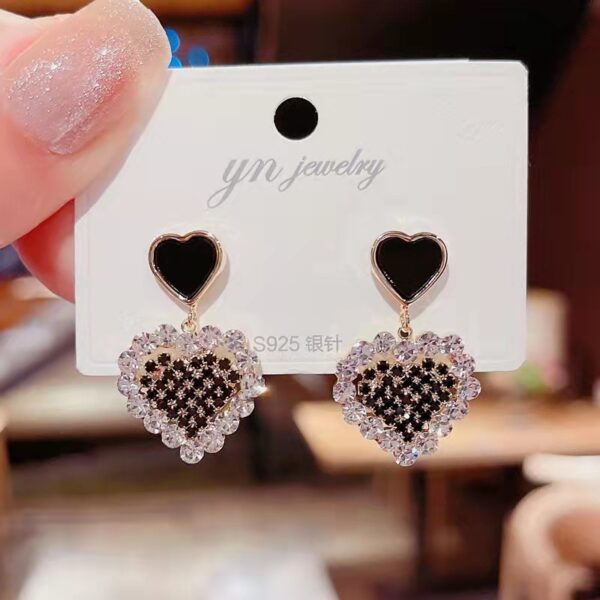 Aretes Dorados De Corazón Negro