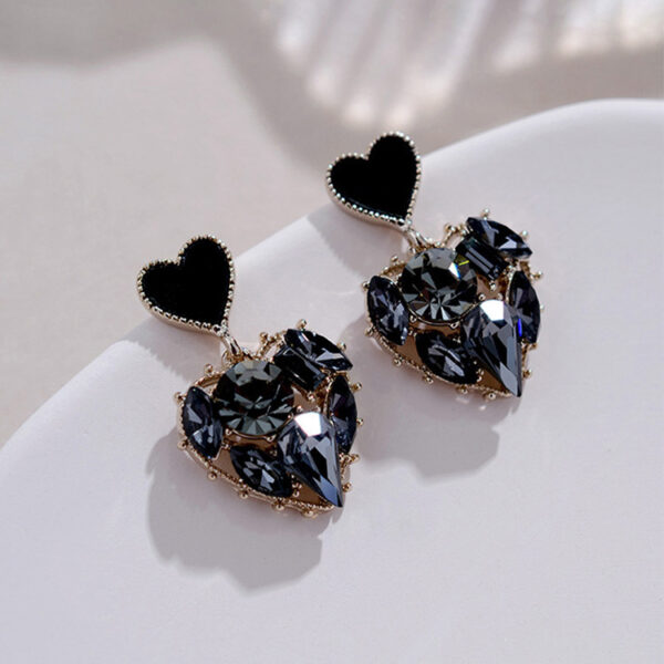 Aretes Dorados De Corazón Negro - Imagen 2