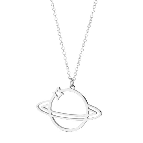 Collar Plateado Con Dije De Planeta En Acero Titanio - Imagen 4