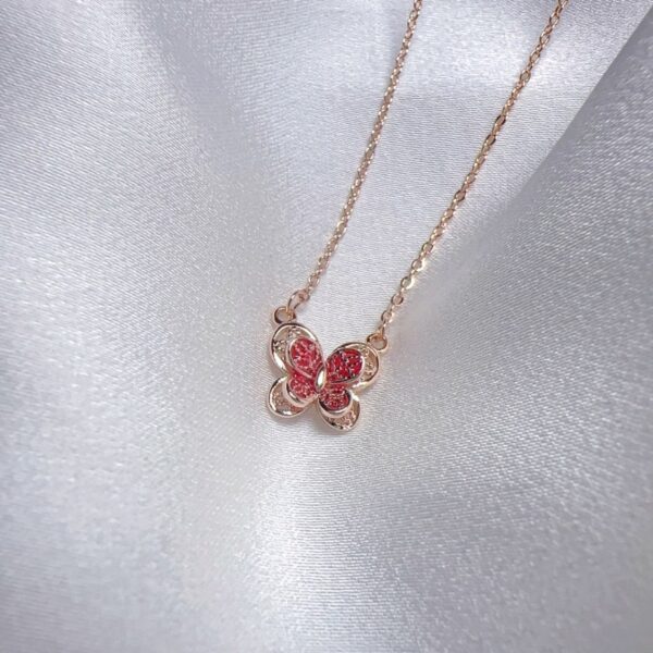 Collar Con Colgante De Mariposa