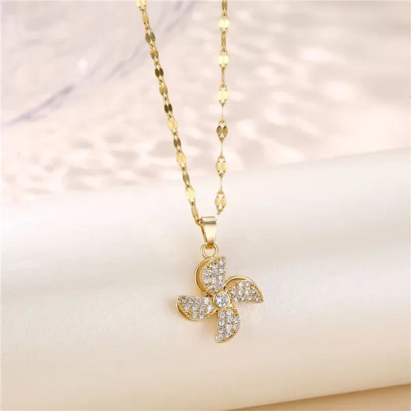 Collar En Acero Titanio Con Dije De Molino Chapado En Oro De 18 Quilates - Imagen 6