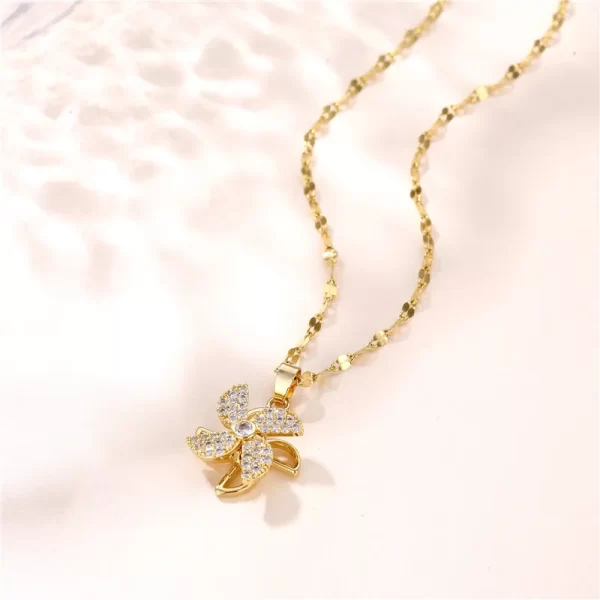 Collar En Acero Titanio Con Dije De Molino Chapado En Oro De 18 Quilates - Imagen 2