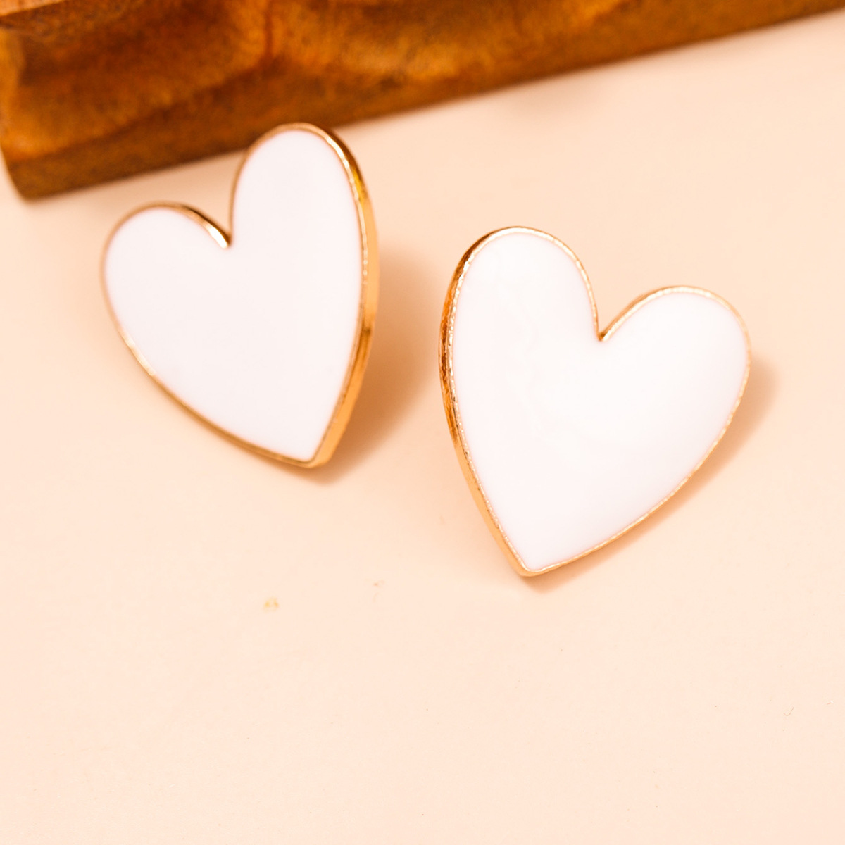 Pendientes En Forma De Corazón De Color Blanco - Imagen 4