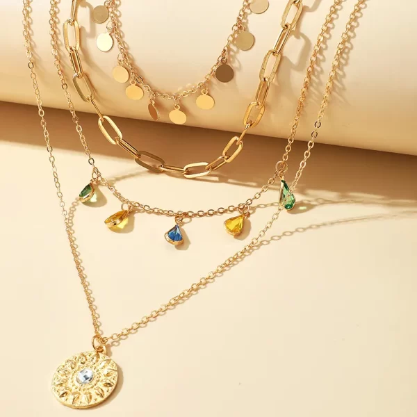Collar Dorado Multicapa Con Dije De Disco