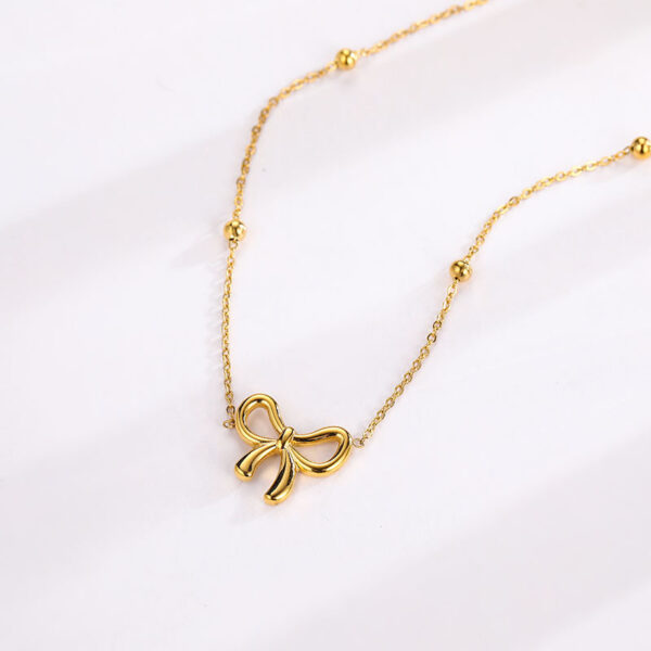 Collar De Lazo En Acero Titanio Chapada En Oro - Imagen 4