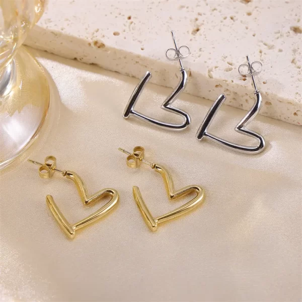 Aretes De Corazón Plateados Acero Inoxidable - Imagen 3