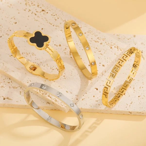 Brazalete Dorado De Boton Negro - Imagen 2