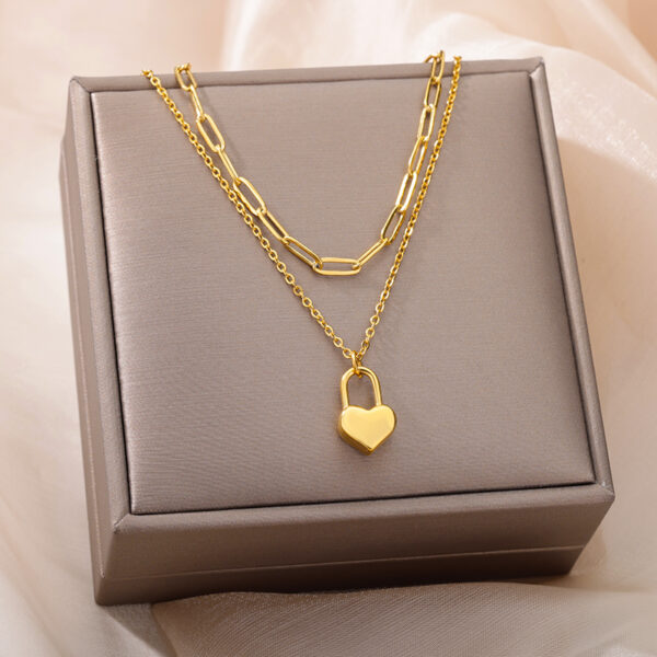 Collar Doble Con Dije De Candado En Acero Titanio Chapado En Oro - Imagen 4