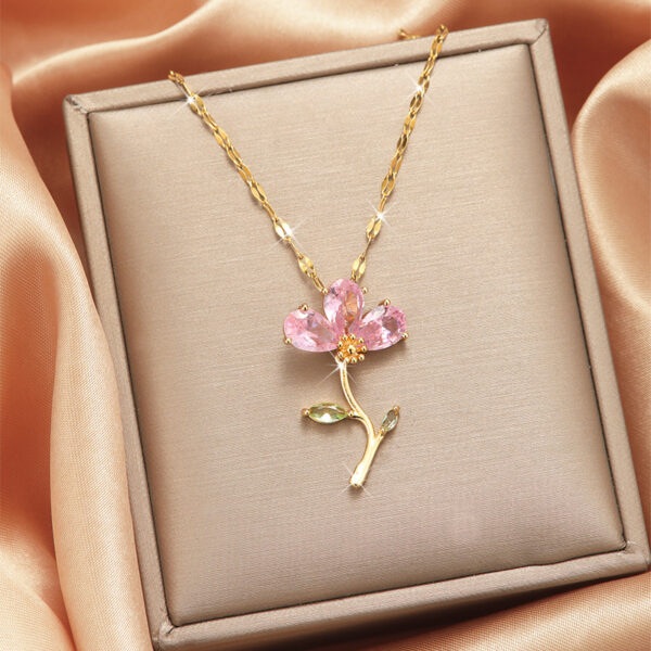 Collar Con Dije De Flor Rosa Acero Titanio