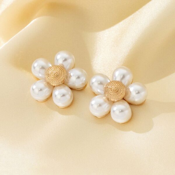 Pendientes Dorados De Flores De Perlas - Imagen 2