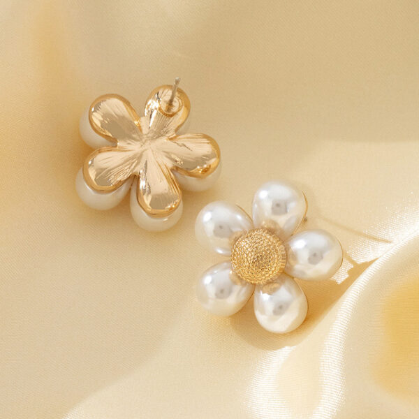 Pendientes Dorados De Flores De Perlas - Imagen 3