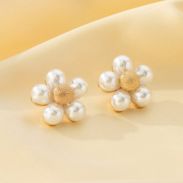 Pendientes Dorados De Flores De Perlas