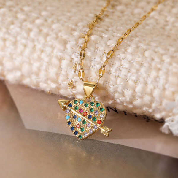 Collar Corazón Flechado De Colores