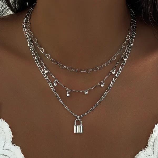 Collar Multicapa Plateado Con Dije De Candado