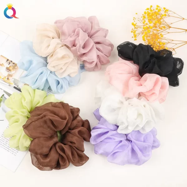 Scrunchie Grande Plisado De Color Blanco - Imagen 4