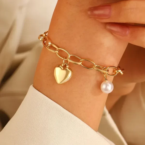 Pulsera Dorada Con Dije De Corazón Y Perla - Imagen 2