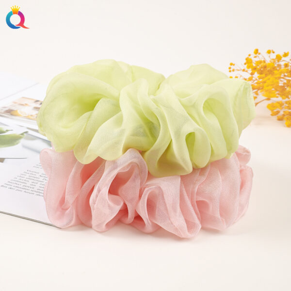 Scrunchie Grande Plisado De Color Blanco - Imagen 5