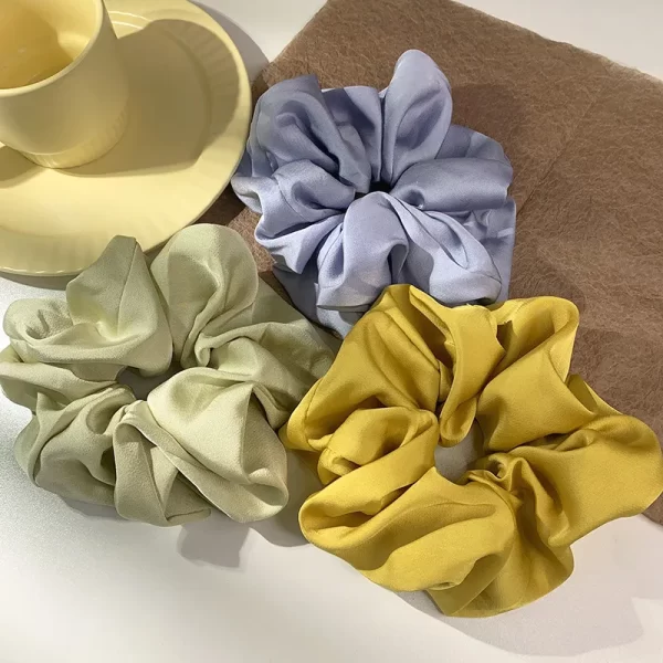 Scrunchie Grande De Color Verde - Imagen 4