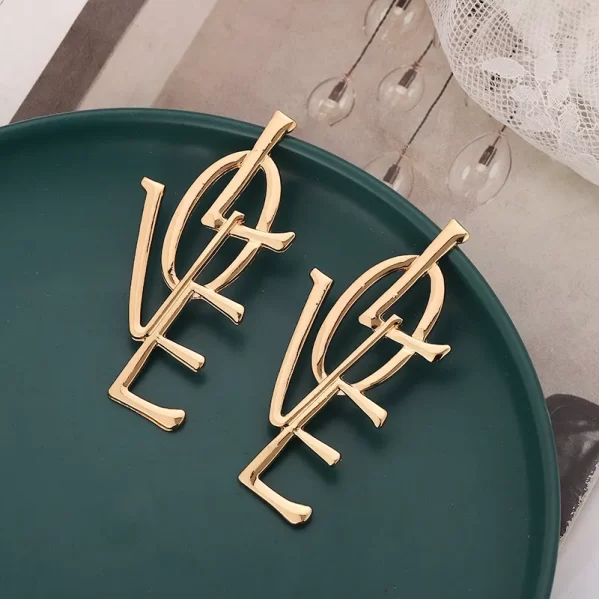 Pendientes Oro Letras en Estilo LOVE Aleación