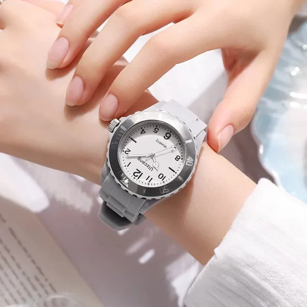 Reloj Gris Estilo Coreano