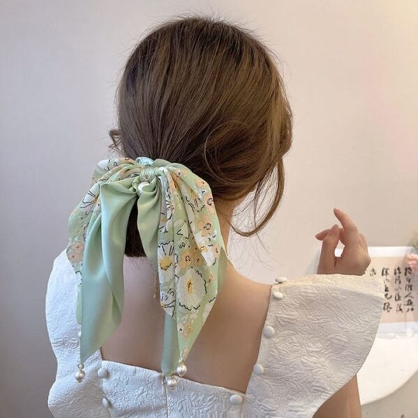 Scrunchie Floral Verde Con Coleta