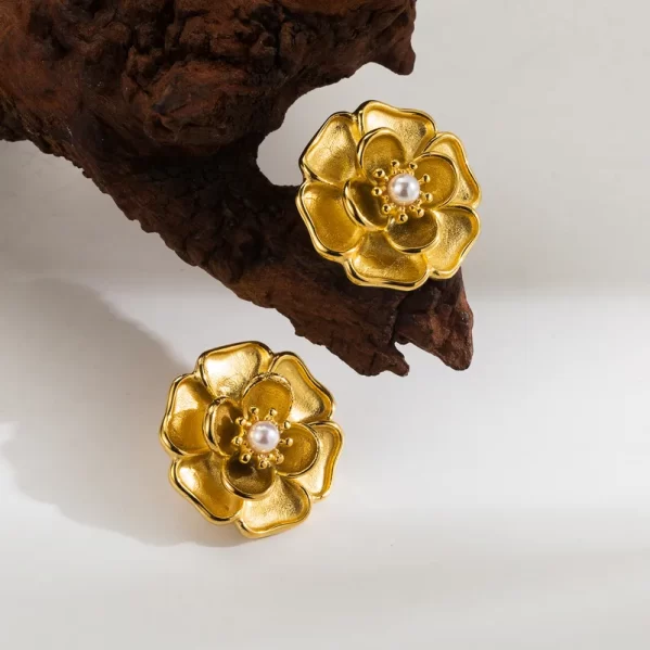 Pendientes Retro Flor Pulida Perlas Artificiales Chapado En Oro De 18K