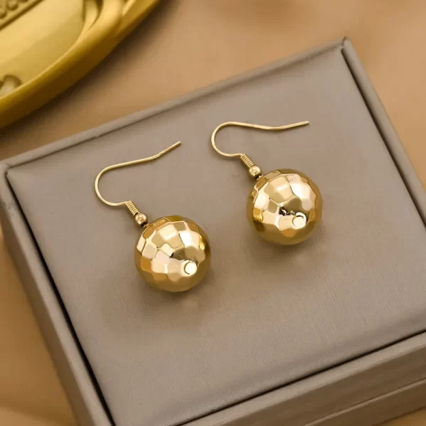 Pendientes Borla Dorada Caida De Gota
