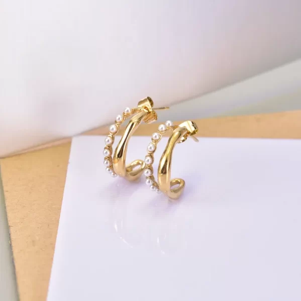 Pendientes Perlas Estilo C Chapados en oro de 18K