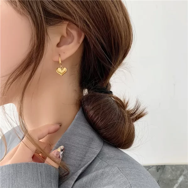 Pendientes Gota Forma De Corazón Chapados en oro de 18K - Imagen 2