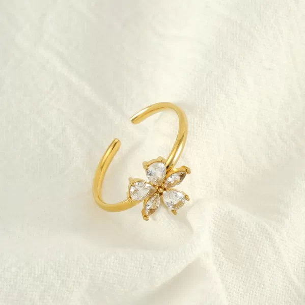 Anillo Flor Circón Blanco Chapado en oro de 18k