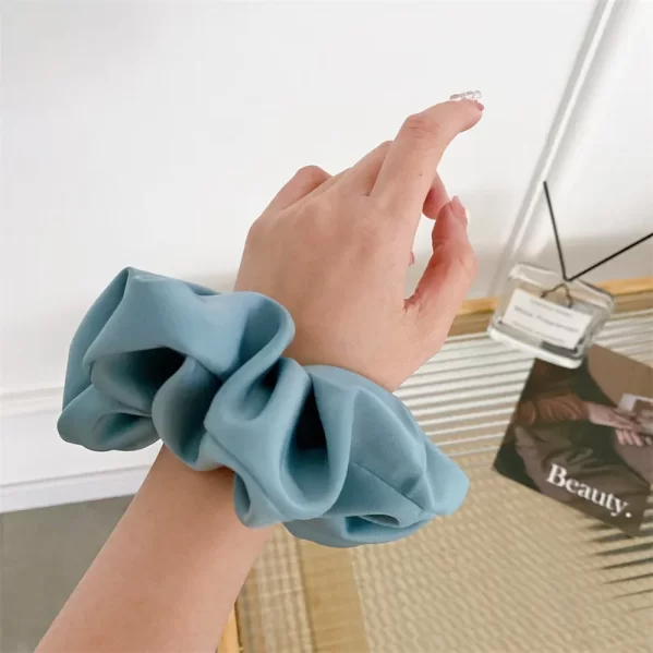 Scrunchie Azul Básico Tela Hecho A Mano - Imagen 2