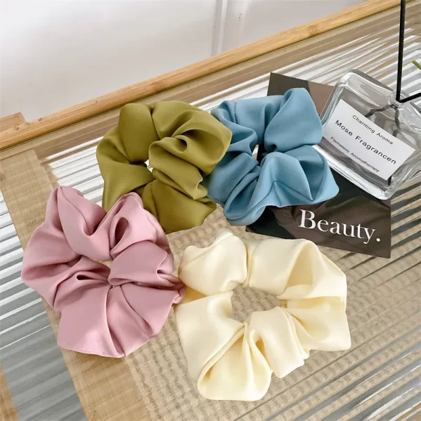 Scrunchie Beige Básico Tela Hecho A Mano - Imagen 3